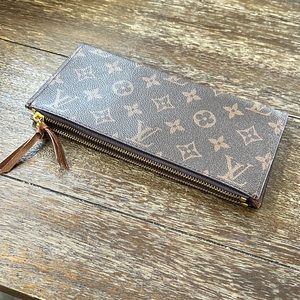 Brown wallet with two zipper
